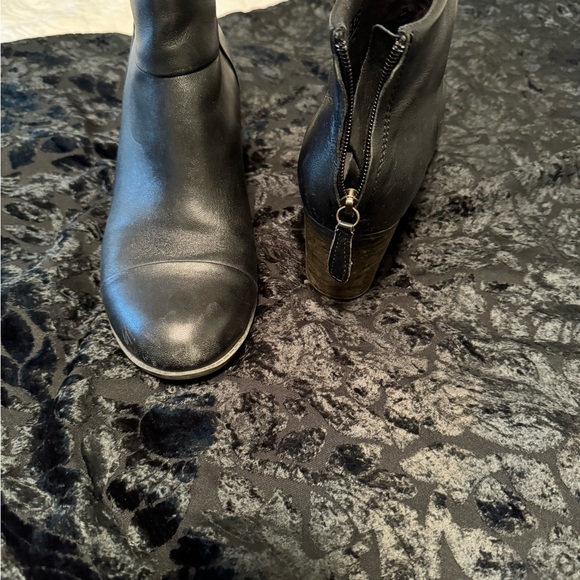 Clarks leather booties - Picture 1 of 5